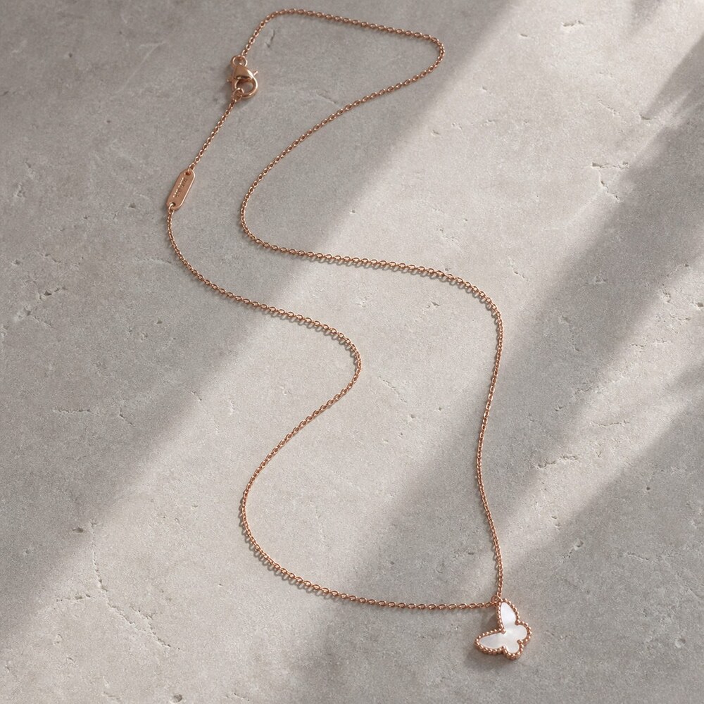 Van Cleef & Arpels Elegant Signature Necklace Style 10 | New with Box - Picture 6 of 9